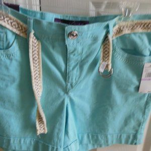 Ladies  Shorts -- Gloria  Vanderbilt -- Size 6